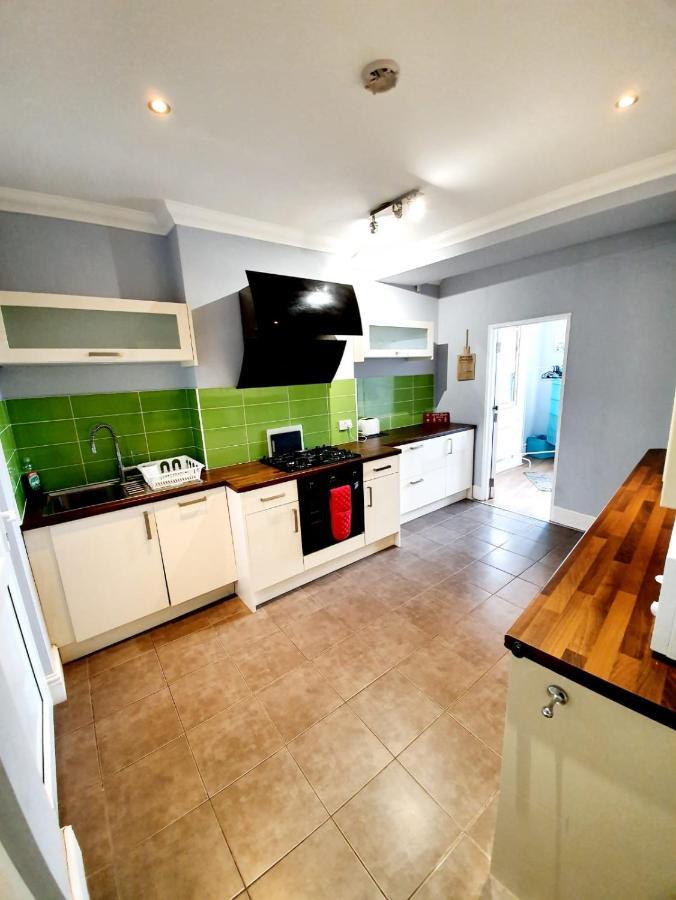 3 Bedroom Apartment Next To Westcliff-On-Sea Station Southend-on-Sea Exteriér fotografie