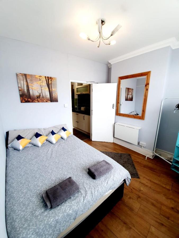 3 Bedroom Apartment Next To Westcliff-On-Sea Station Southend-on-Sea Exteriér fotografie